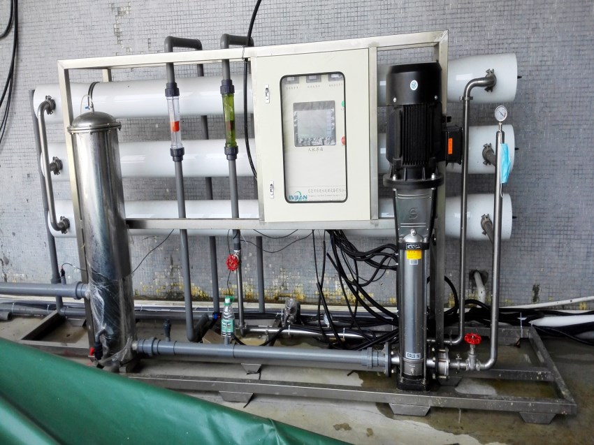 9吨/小时PLC全自动反渗透纯净水设备